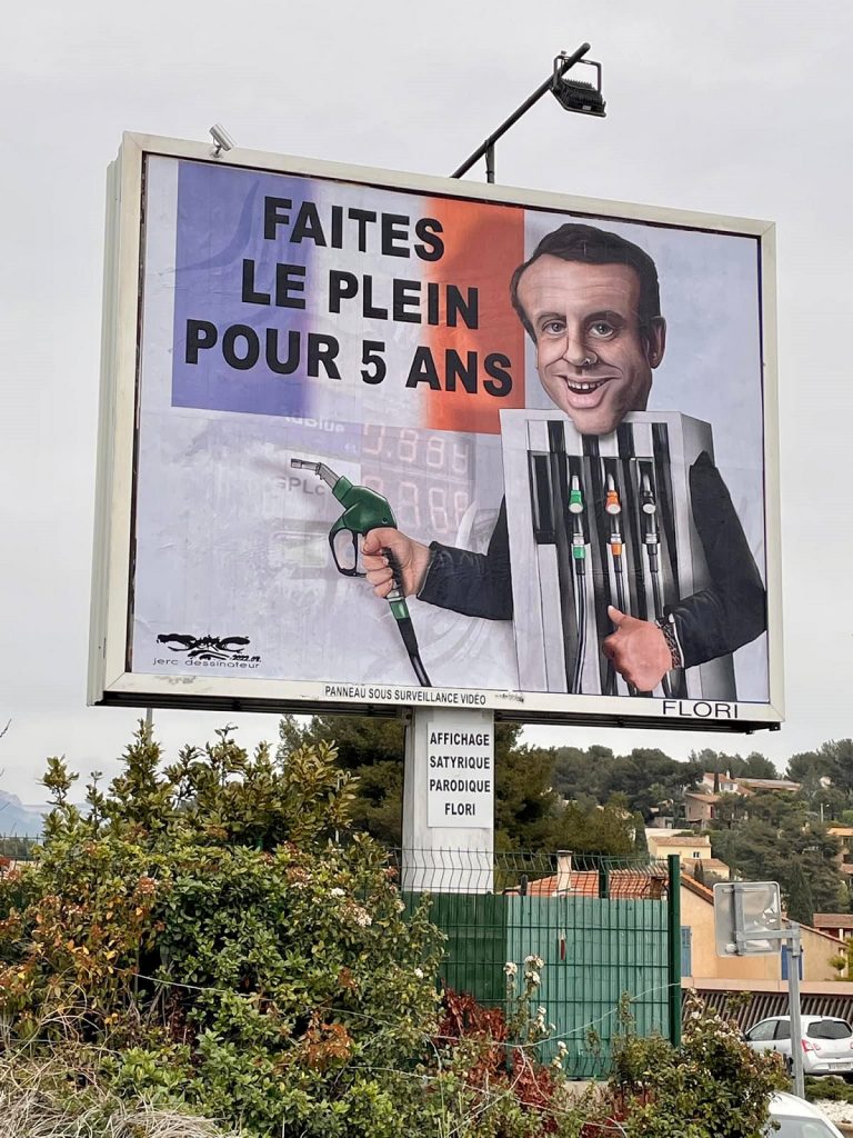 dessin presse humour Présidentielle 2022 Emmanuel Macron image drôle pompiste